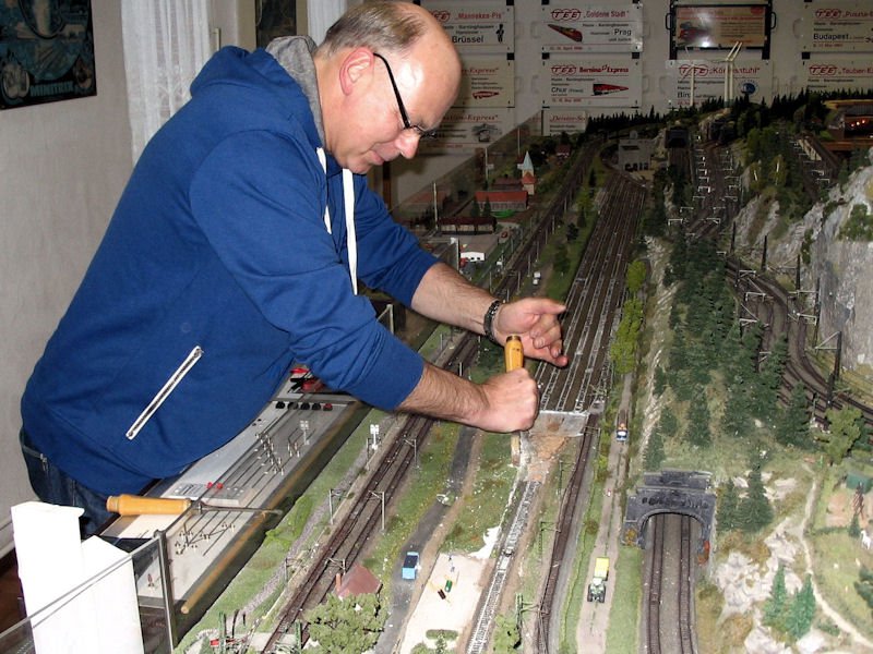 Entfernen der alten Gleisbettung.