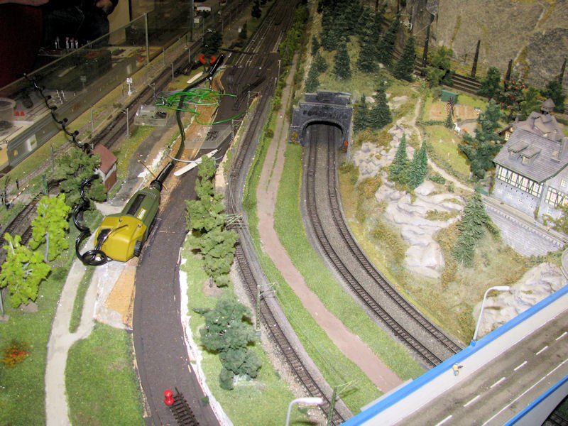 Ersatz des Ablaufberges durch ebene Trasse.