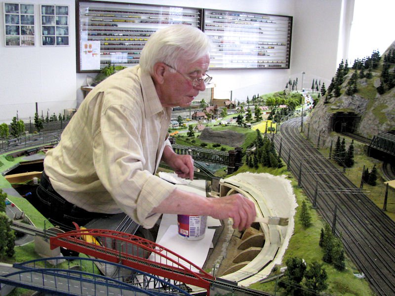 Die ersten Geländebauarbeiten beginnen