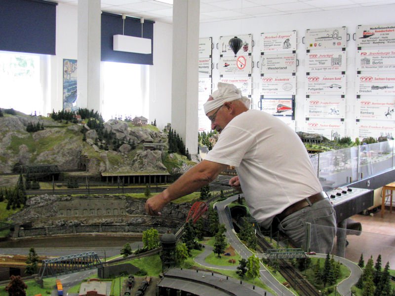 Von der Stirne heiß, rinnen muß der Schweiß